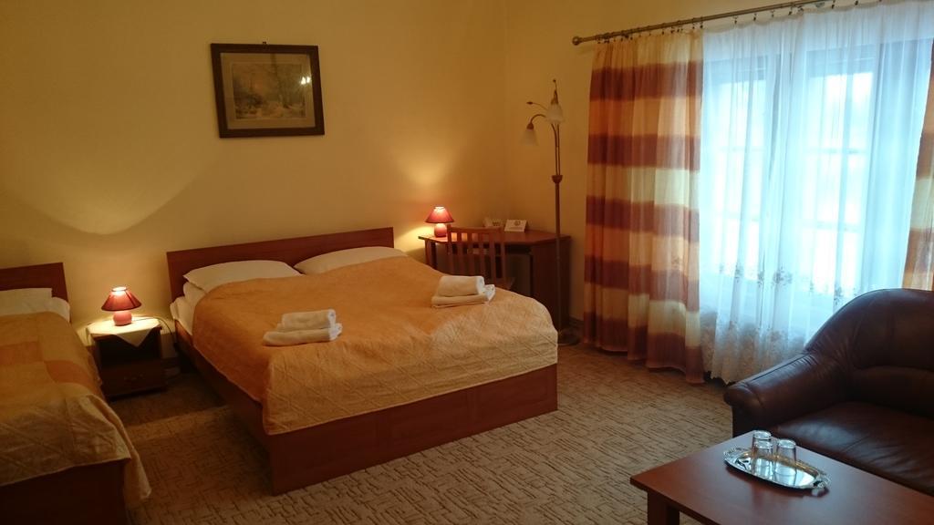 Hotel Zamek Karnity Milomlyn Exterior photo