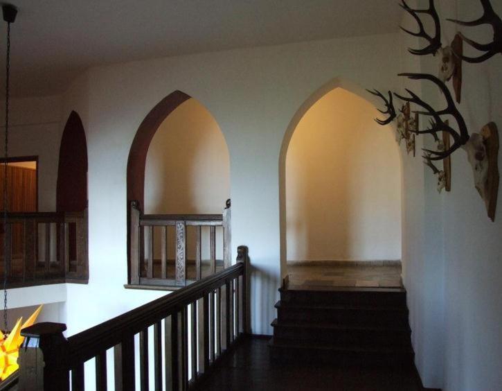 Hotel Zamek Karnity Milomlyn Exterior photo