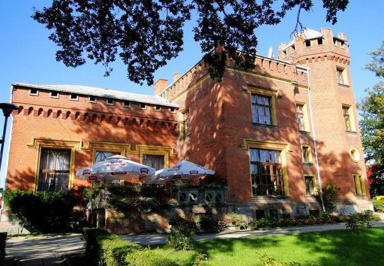 Hotel Zamek Karnity Milomlyn Exterior photo