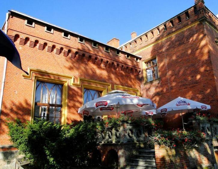 Hotel Zamek Karnity Milomlyn Exterior photo